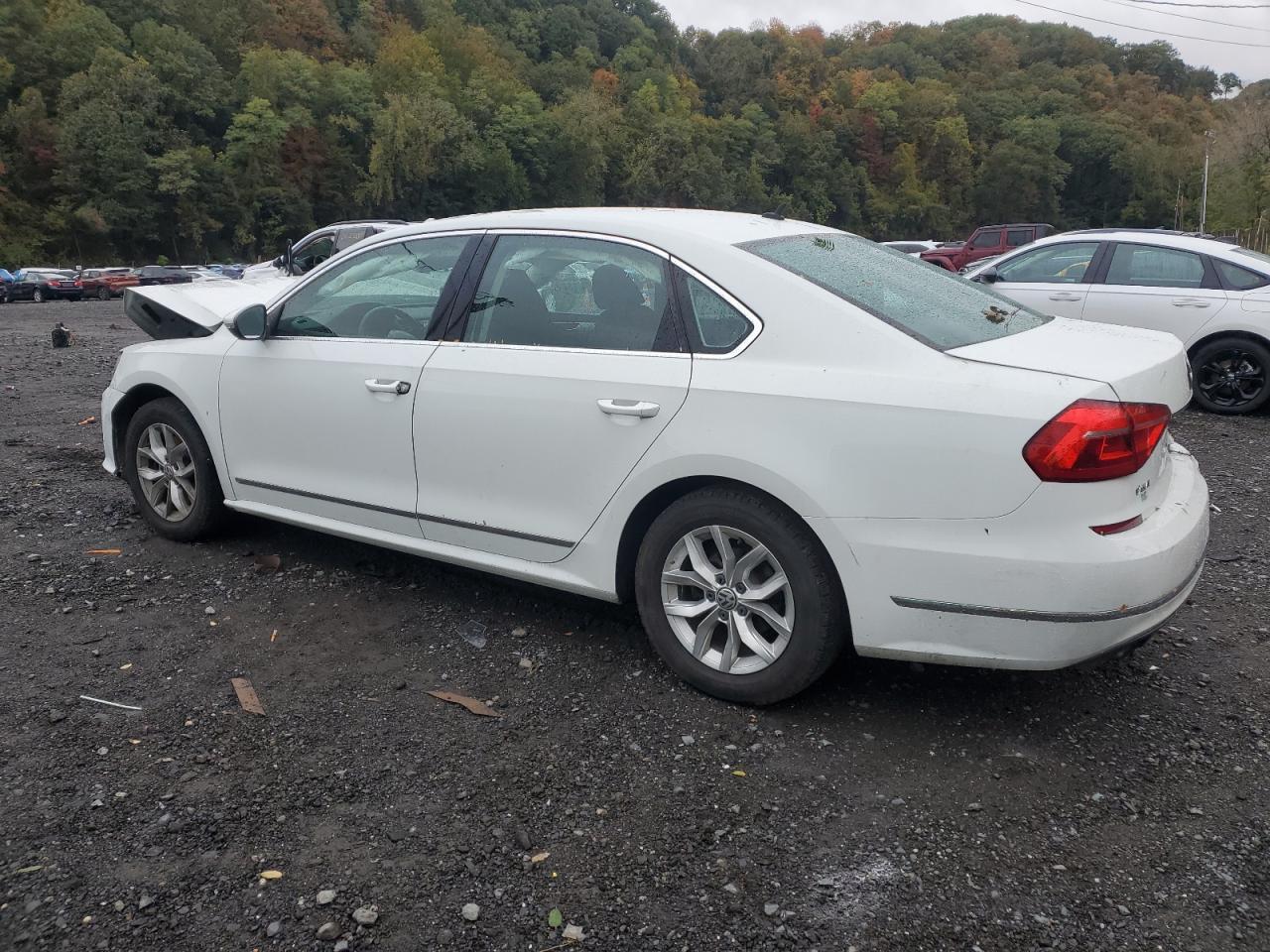 2016 VOLKSWAGEN Passat