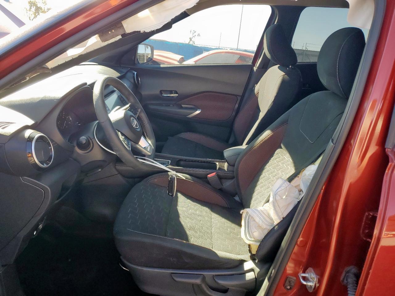 2024 NISSAN KICKS