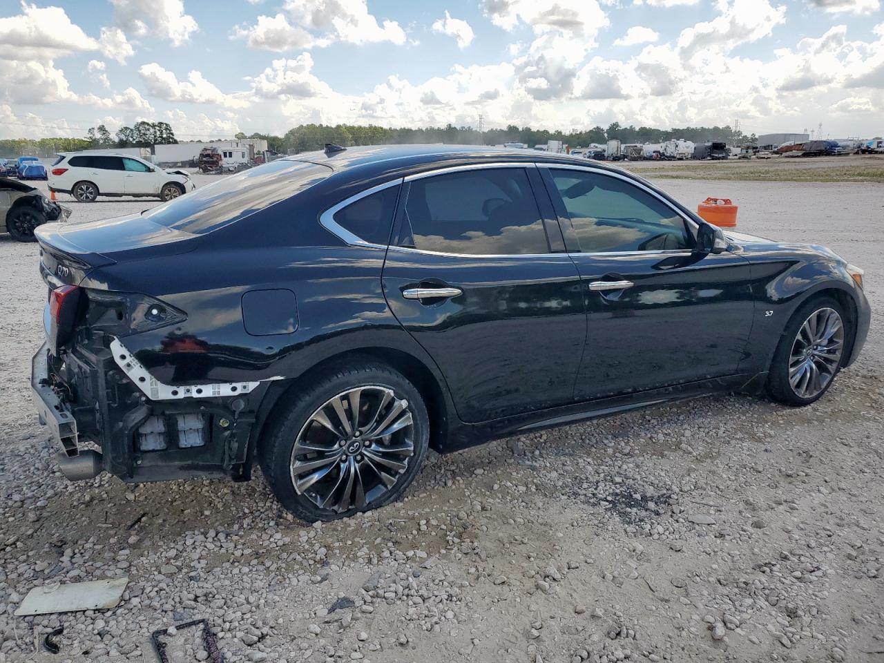 2016 INFINITI Q70