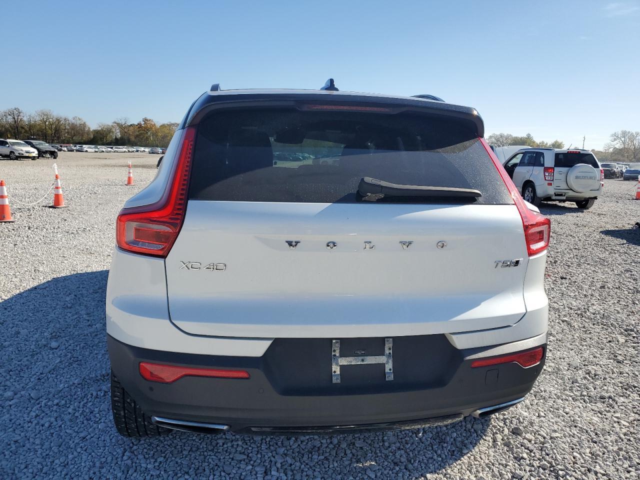 2020 VOLVO XC40