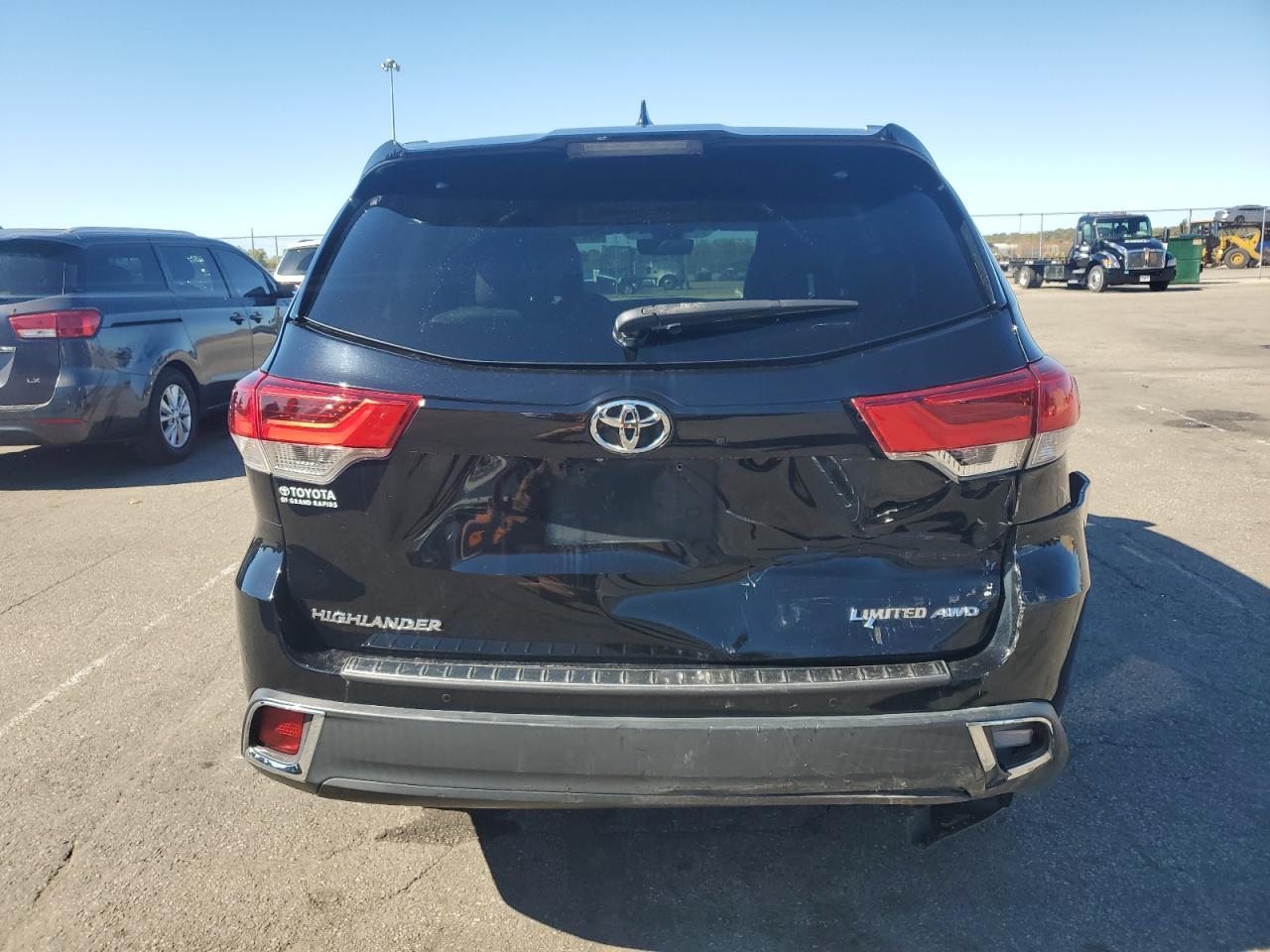 2017 TOYOTA HIGHLANDER