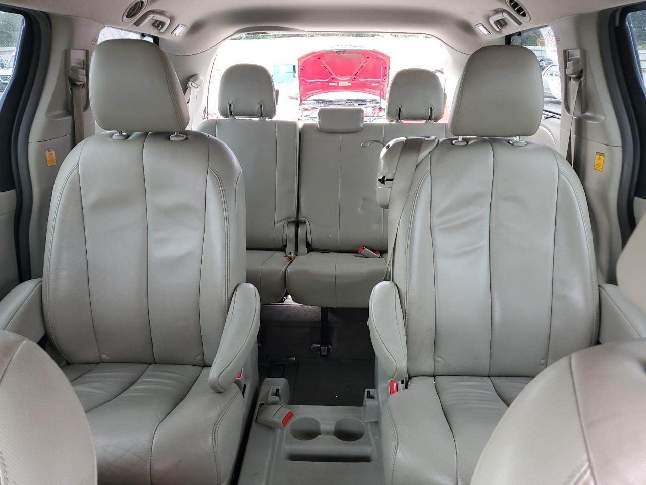 2013 TOYOTA SIENNA