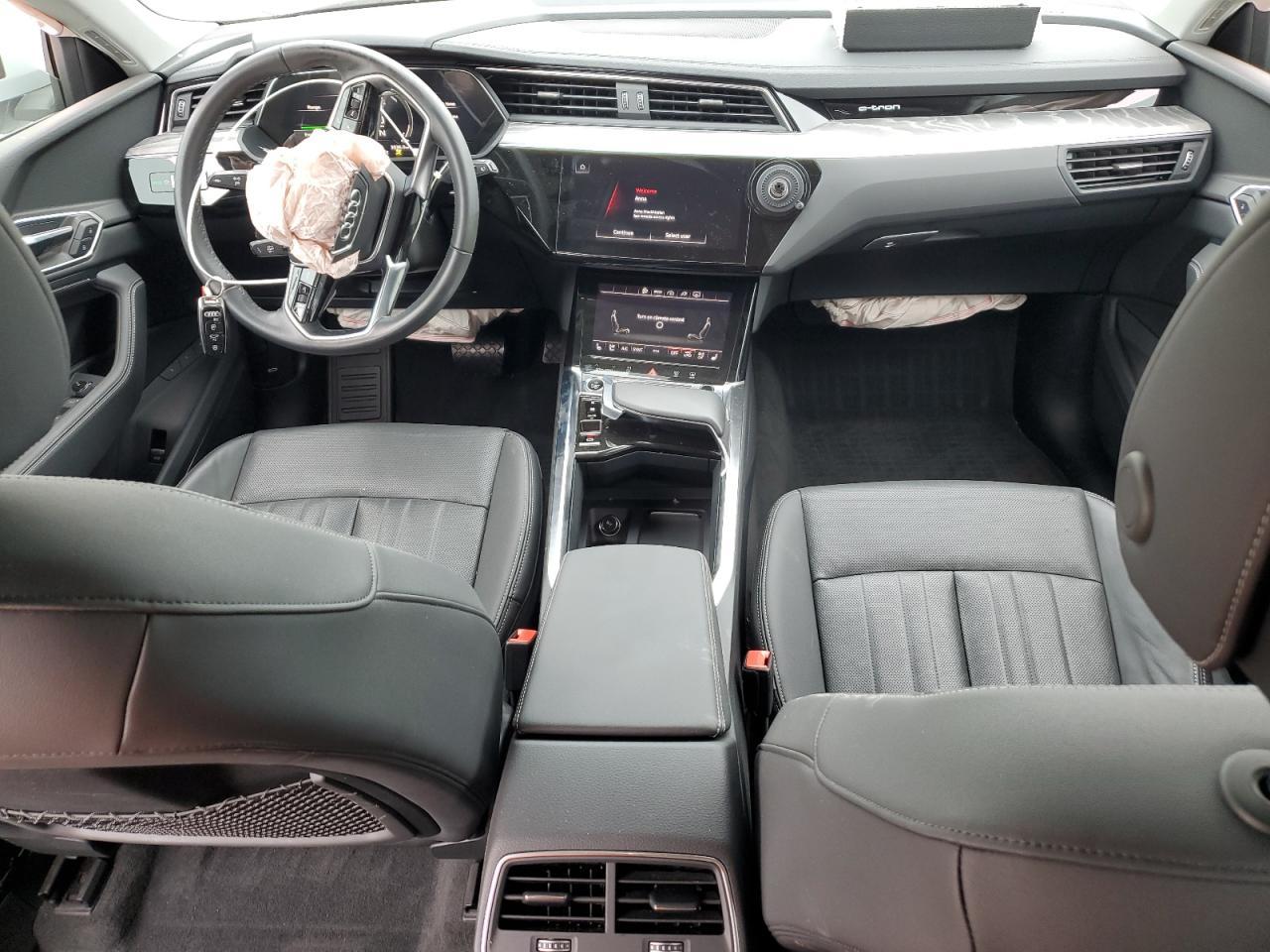 2024 AUDI Q8