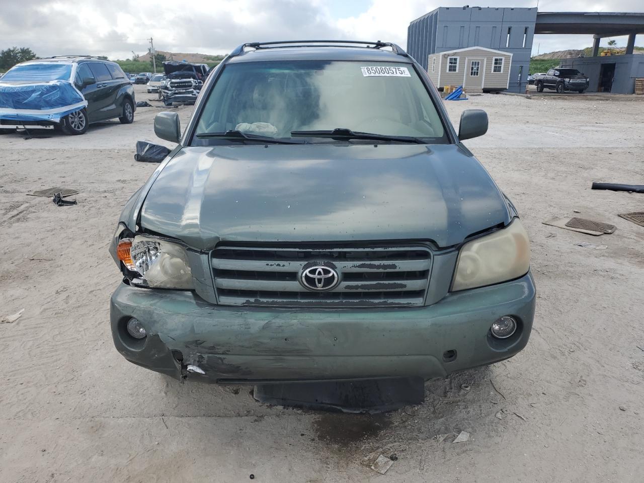 2004 TOYOTA HIGHLANDER