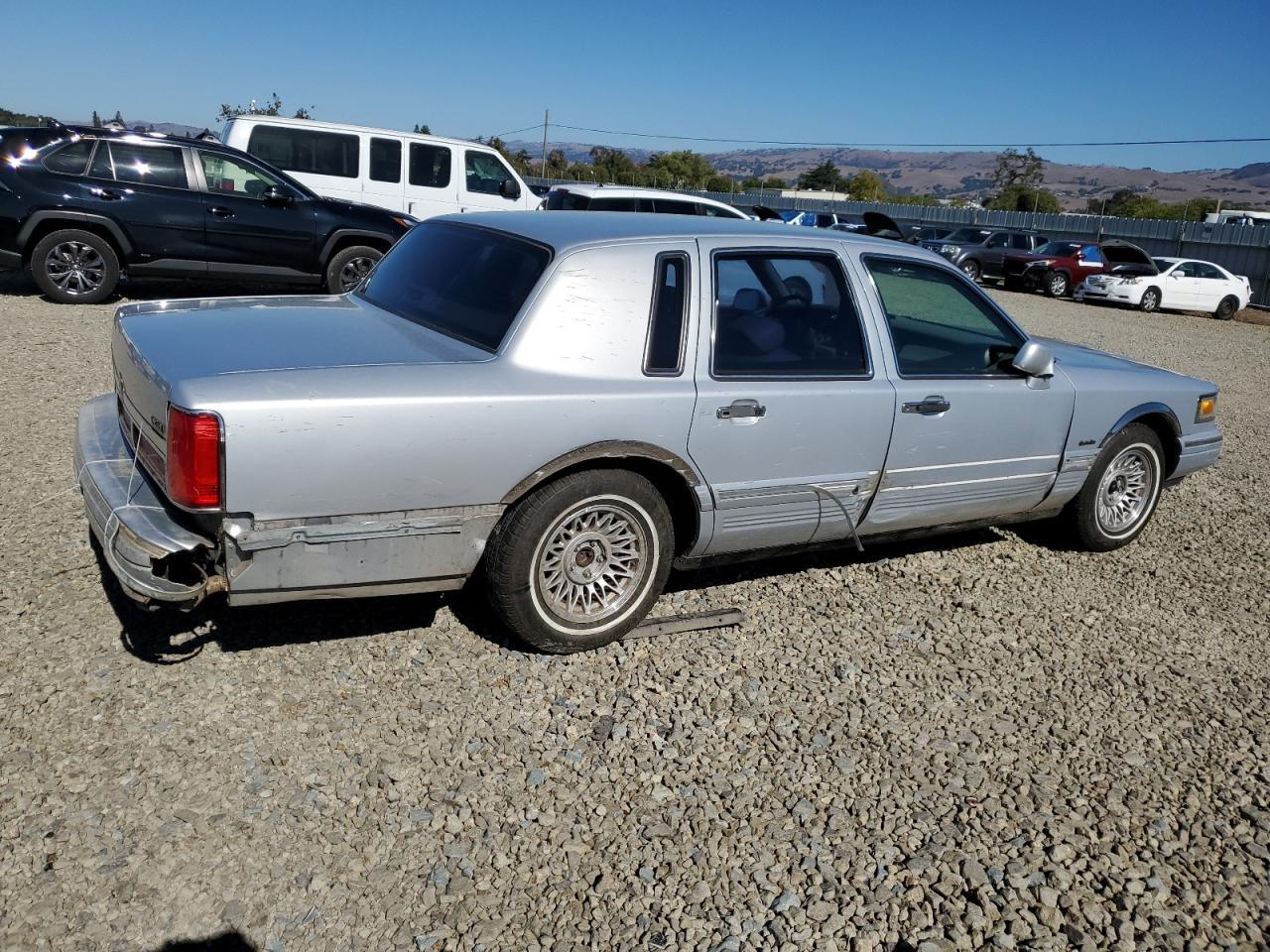 1997 LINCOLN Town Car