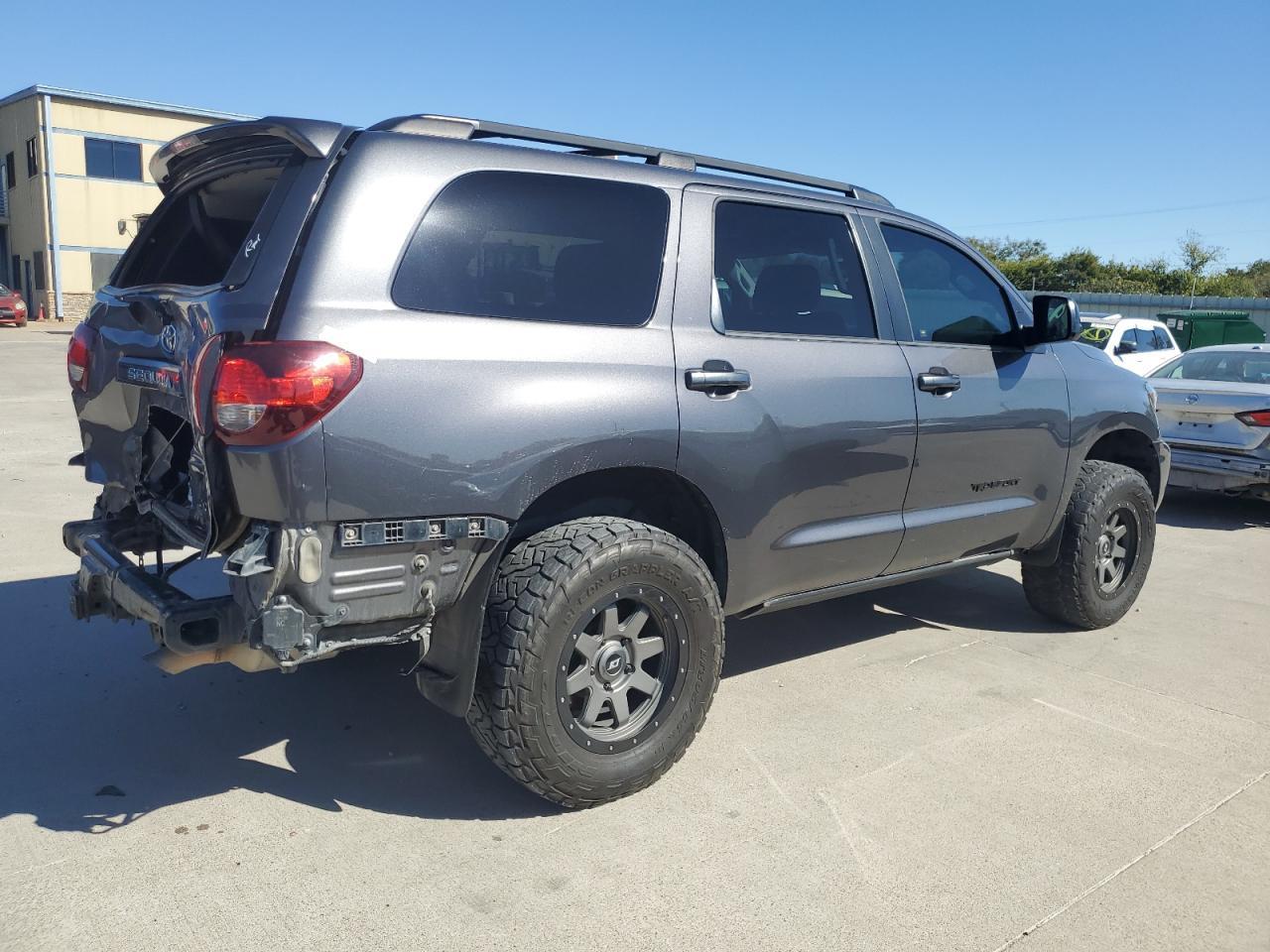 2018 TOYOTA Sequoia