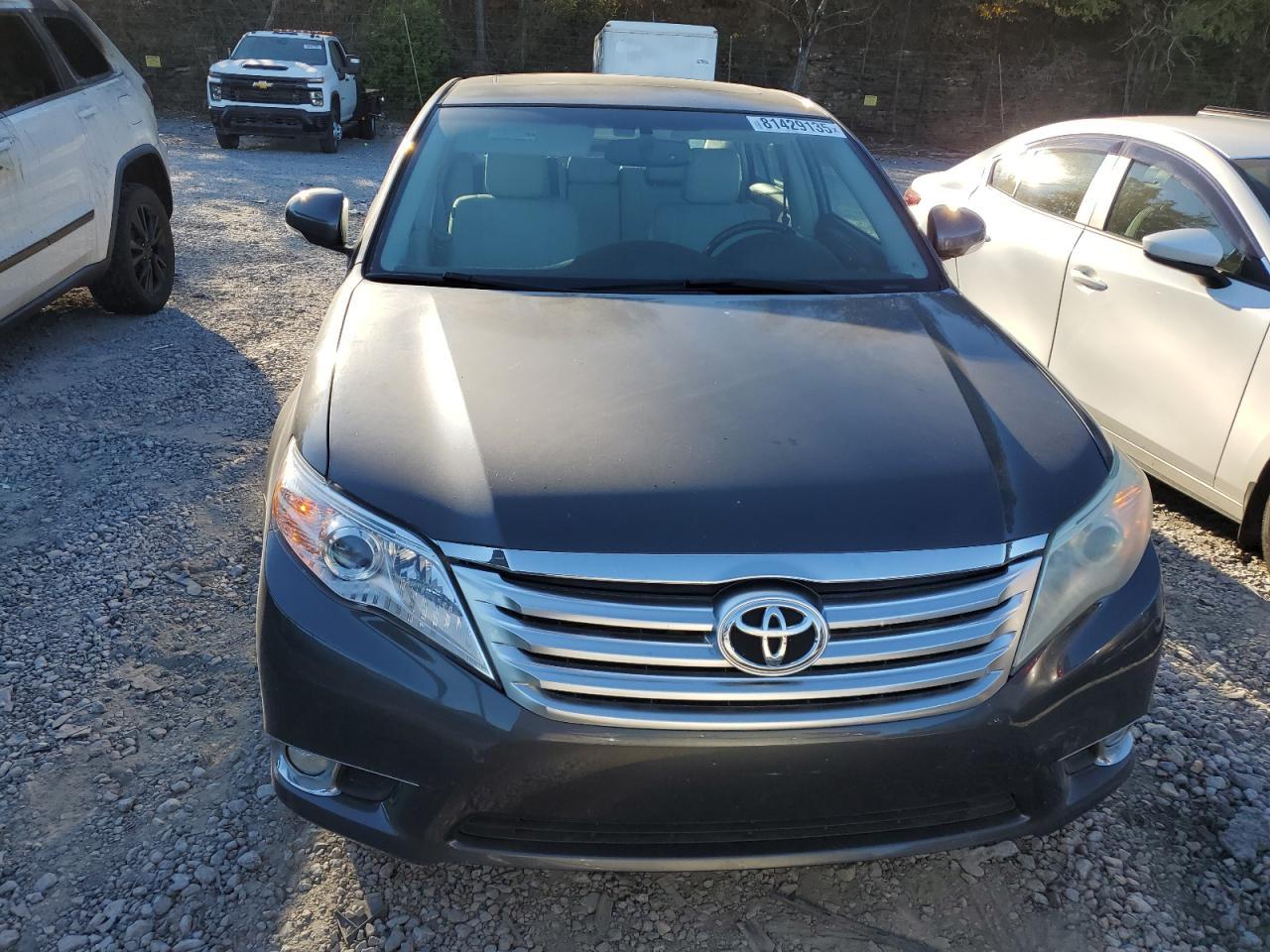 2011 TOYOTA Avalon