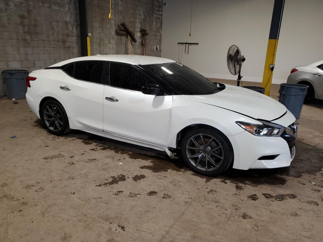2016 NISSAN Maxima