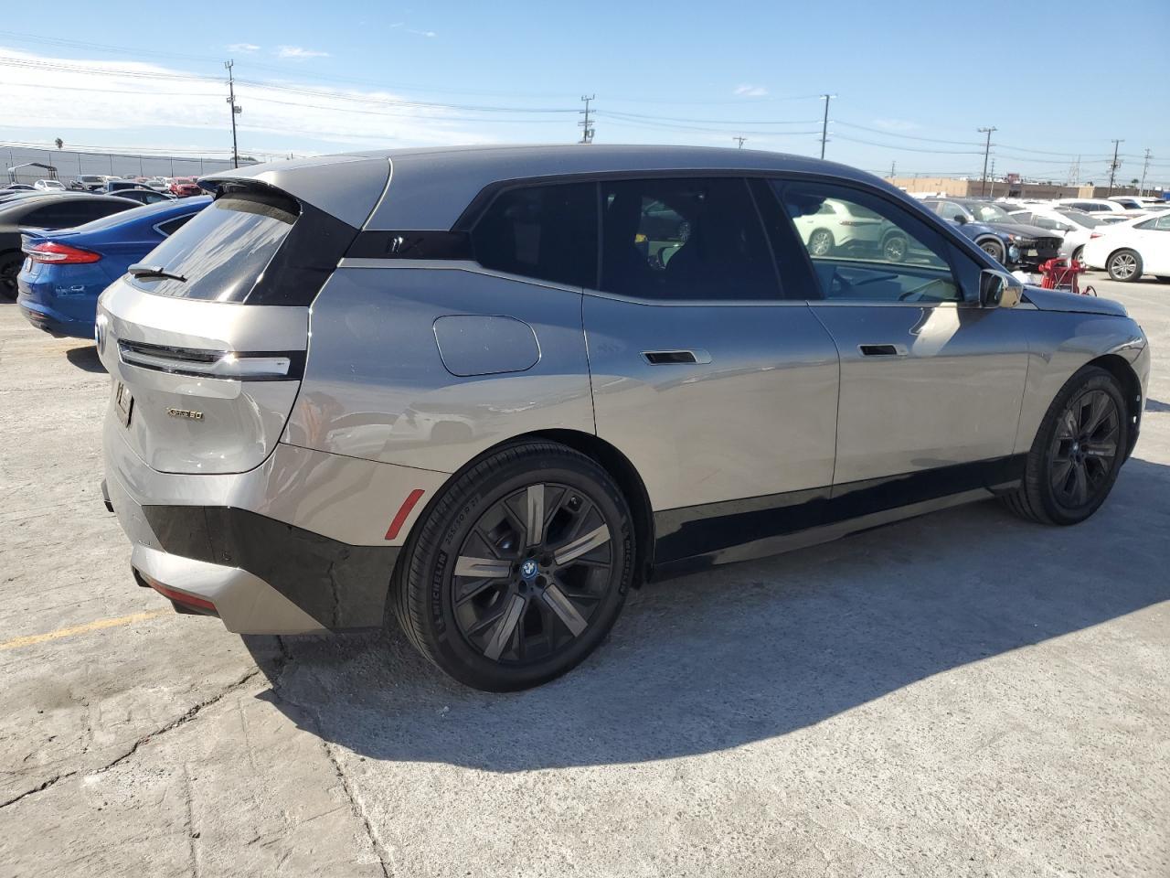 2025 BMW iX