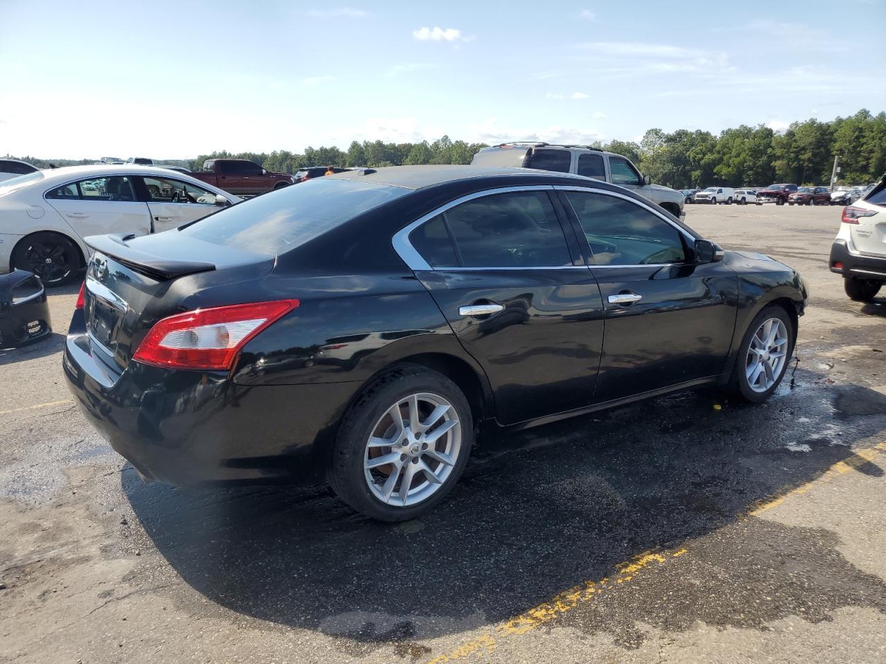 2011 NISSAN Maxima