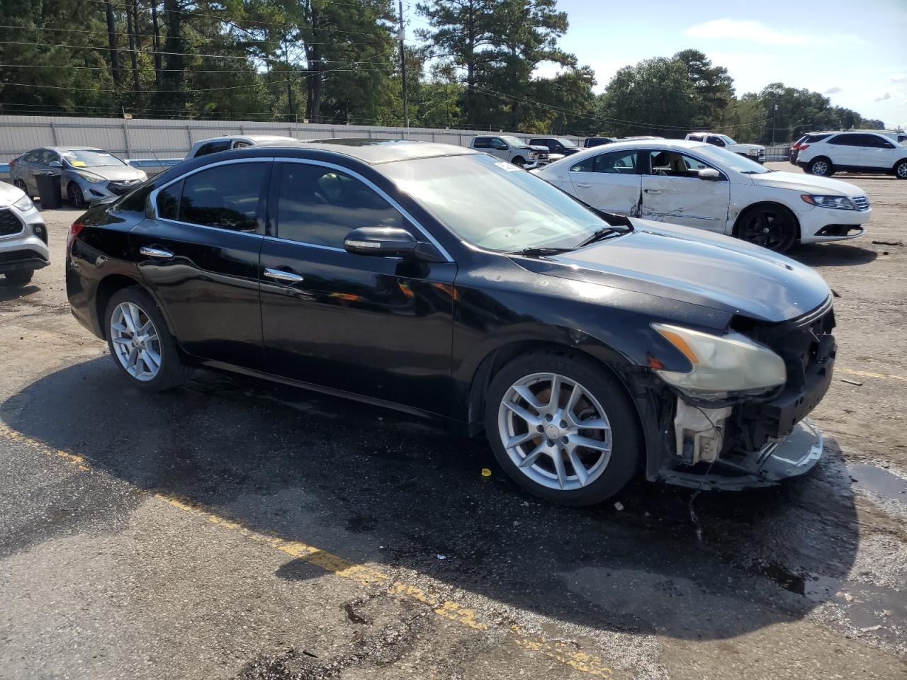 2011 NISSAN Maxima