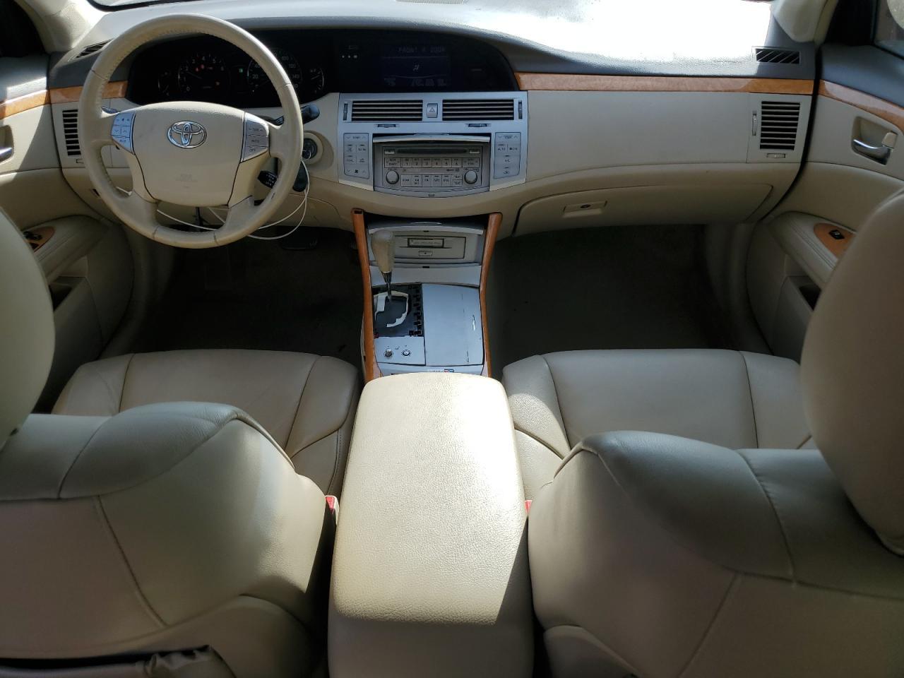 2005 TOYOTA Avalon