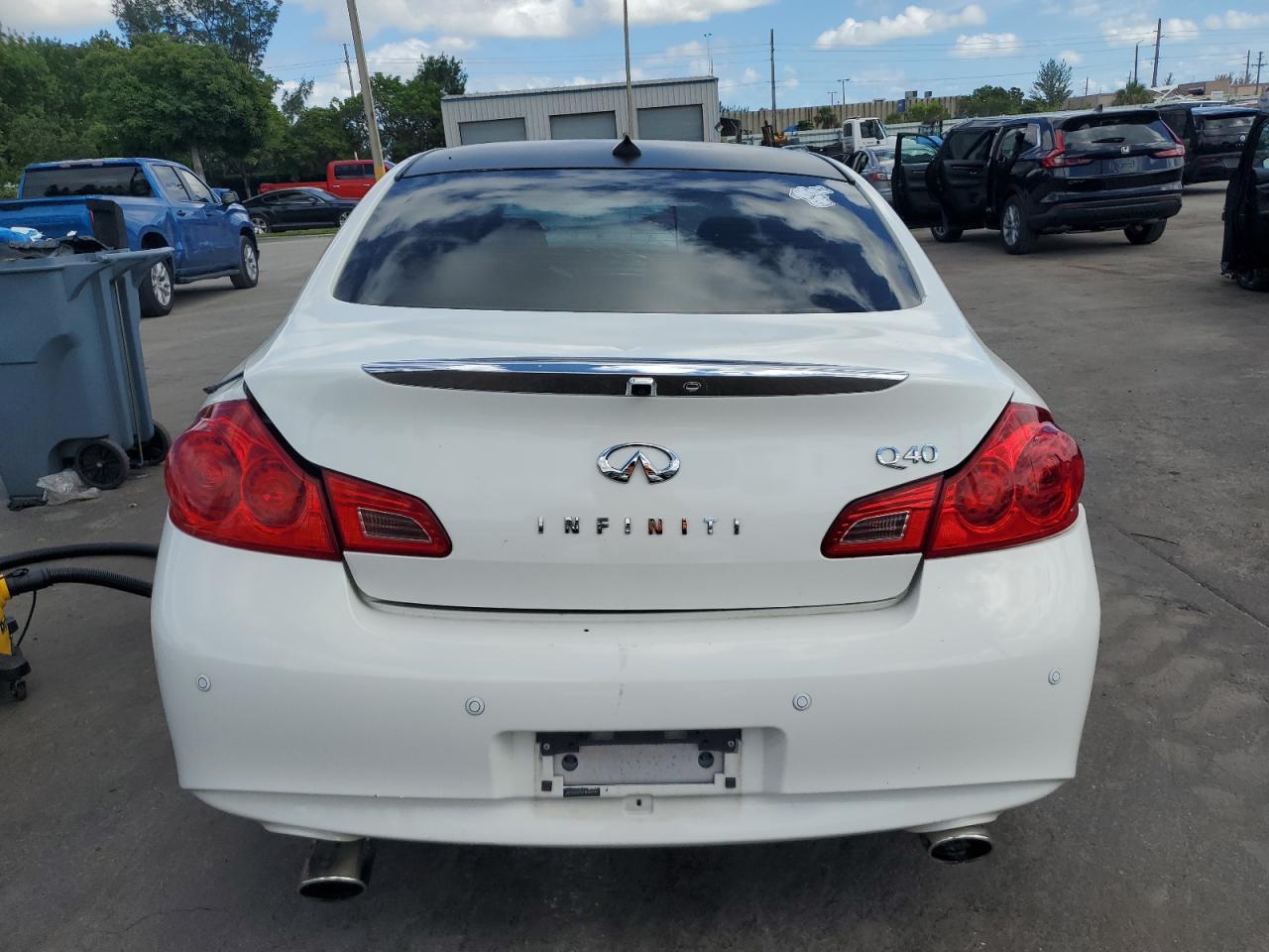 2015 INFINITI Q40
