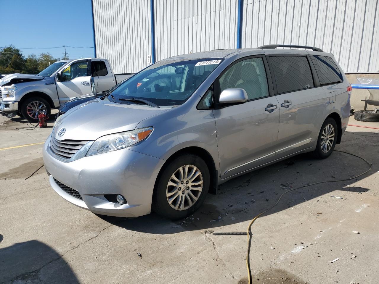 2012 TOYOTA SIENNA