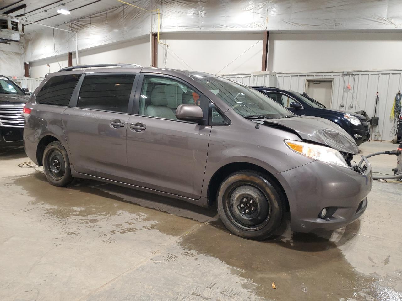 2014 TOYOTA SIENNA