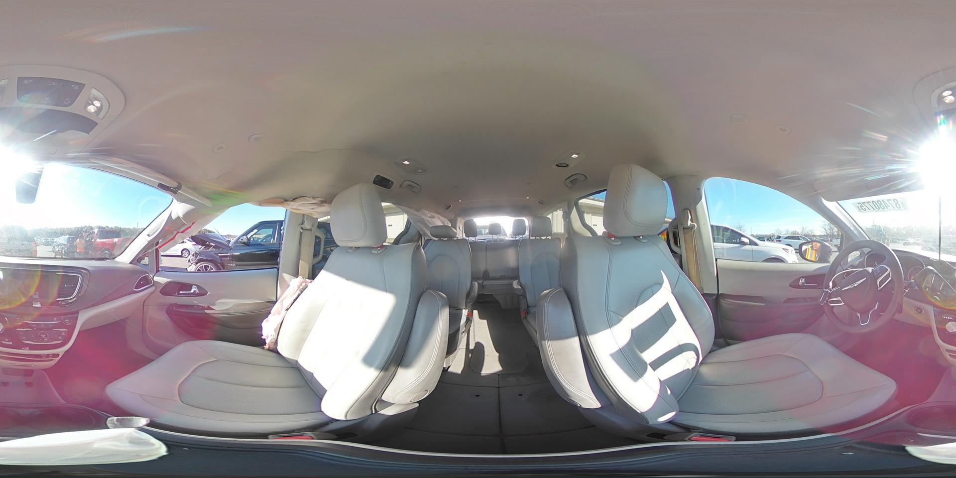2020 CHRYSLER Voyager