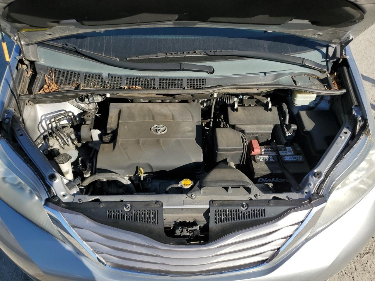 2015 TOYOTA SIENNA
