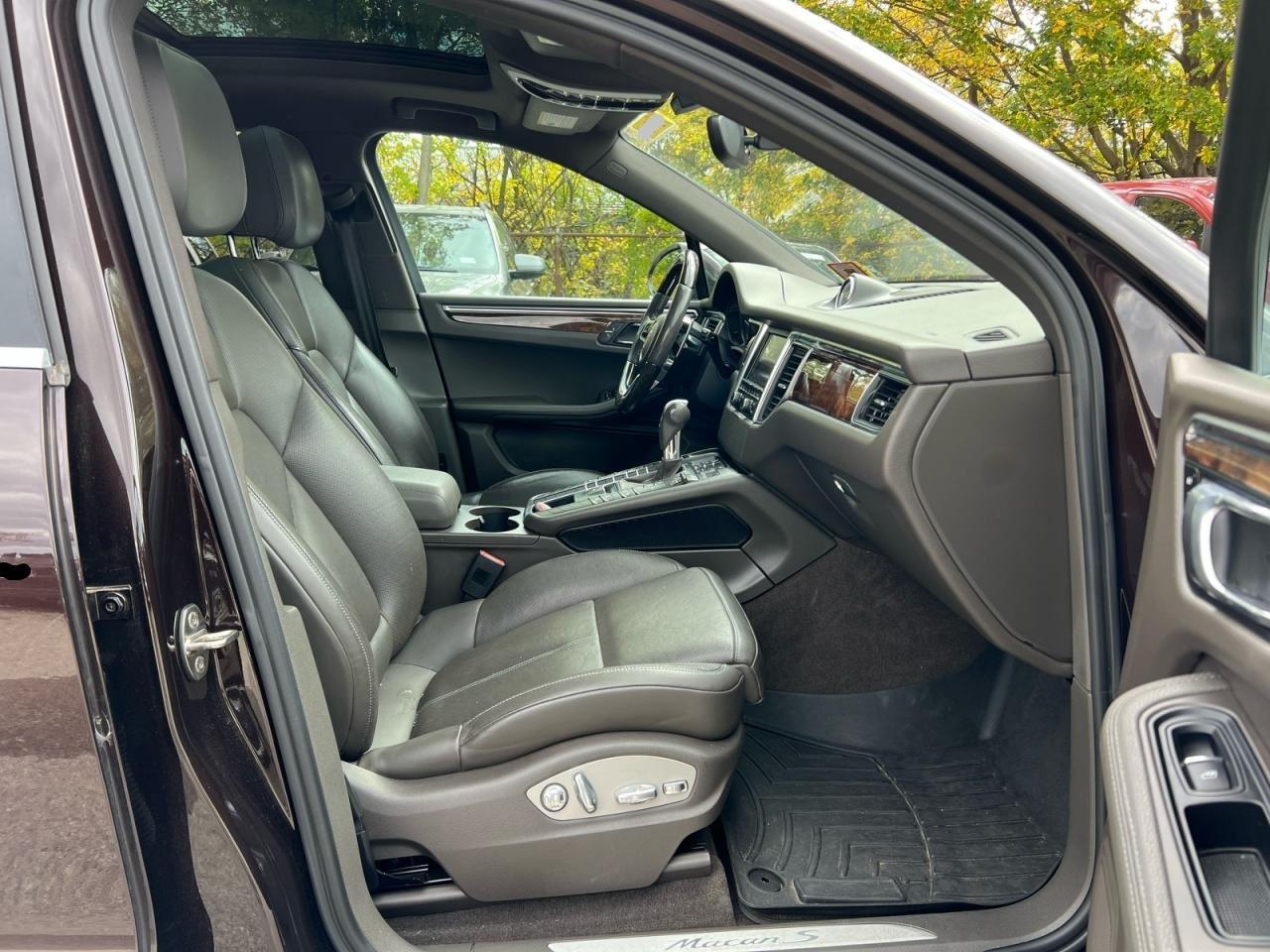 2015 PORSCHE Macan