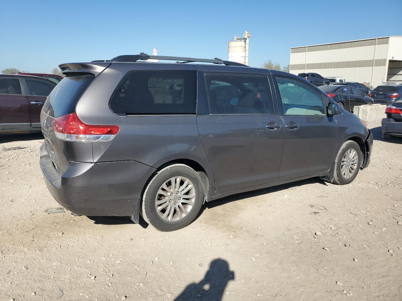 2012 TOYOTA SIENNA