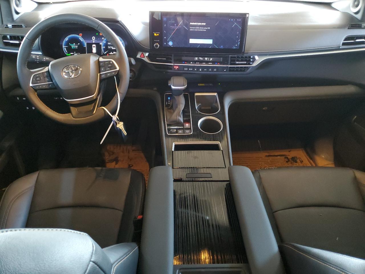 2025 TOYOTA SIENNA