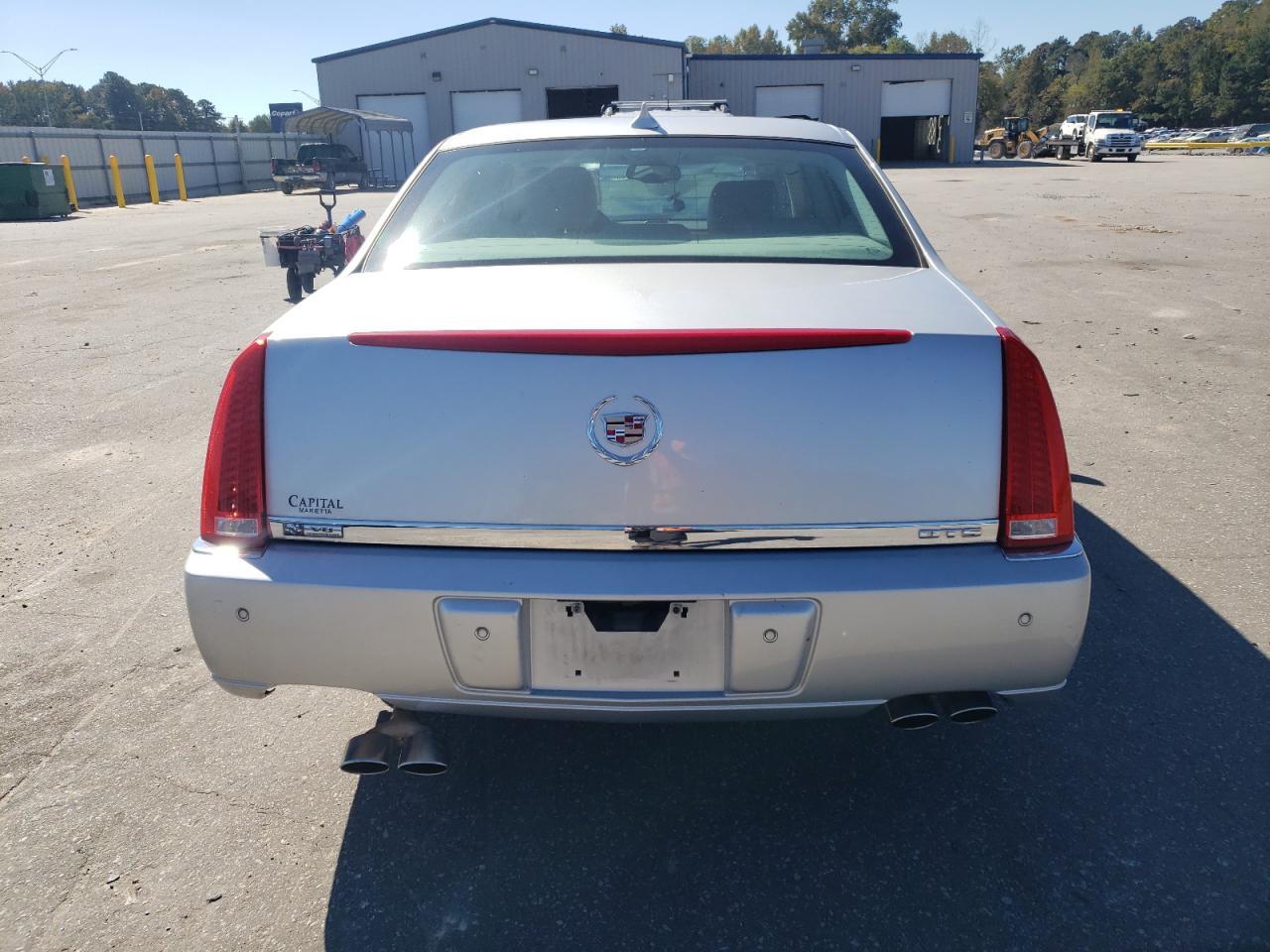 2011 CADILLAC DTS