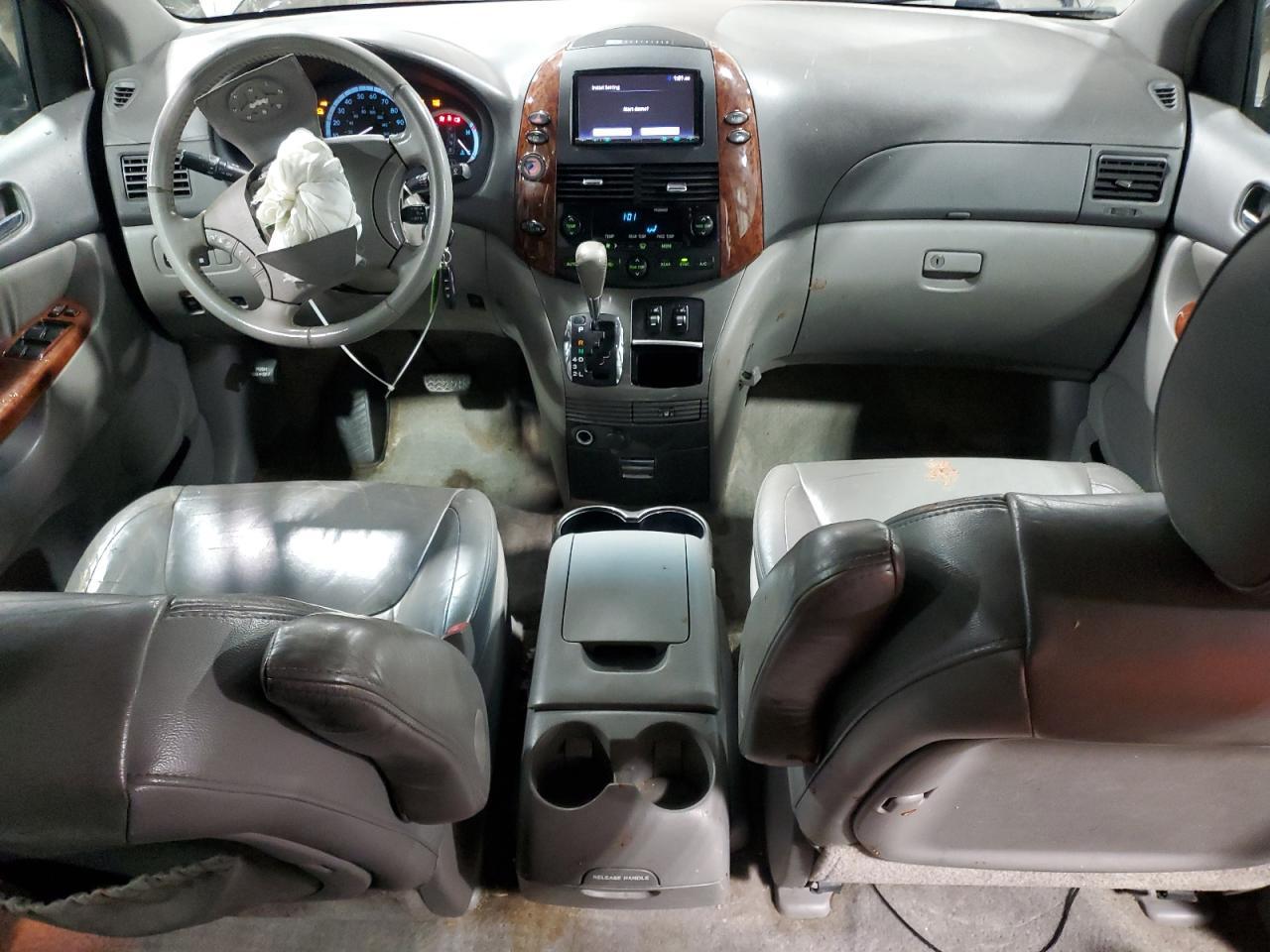 2005 TOYOTA SIENNA