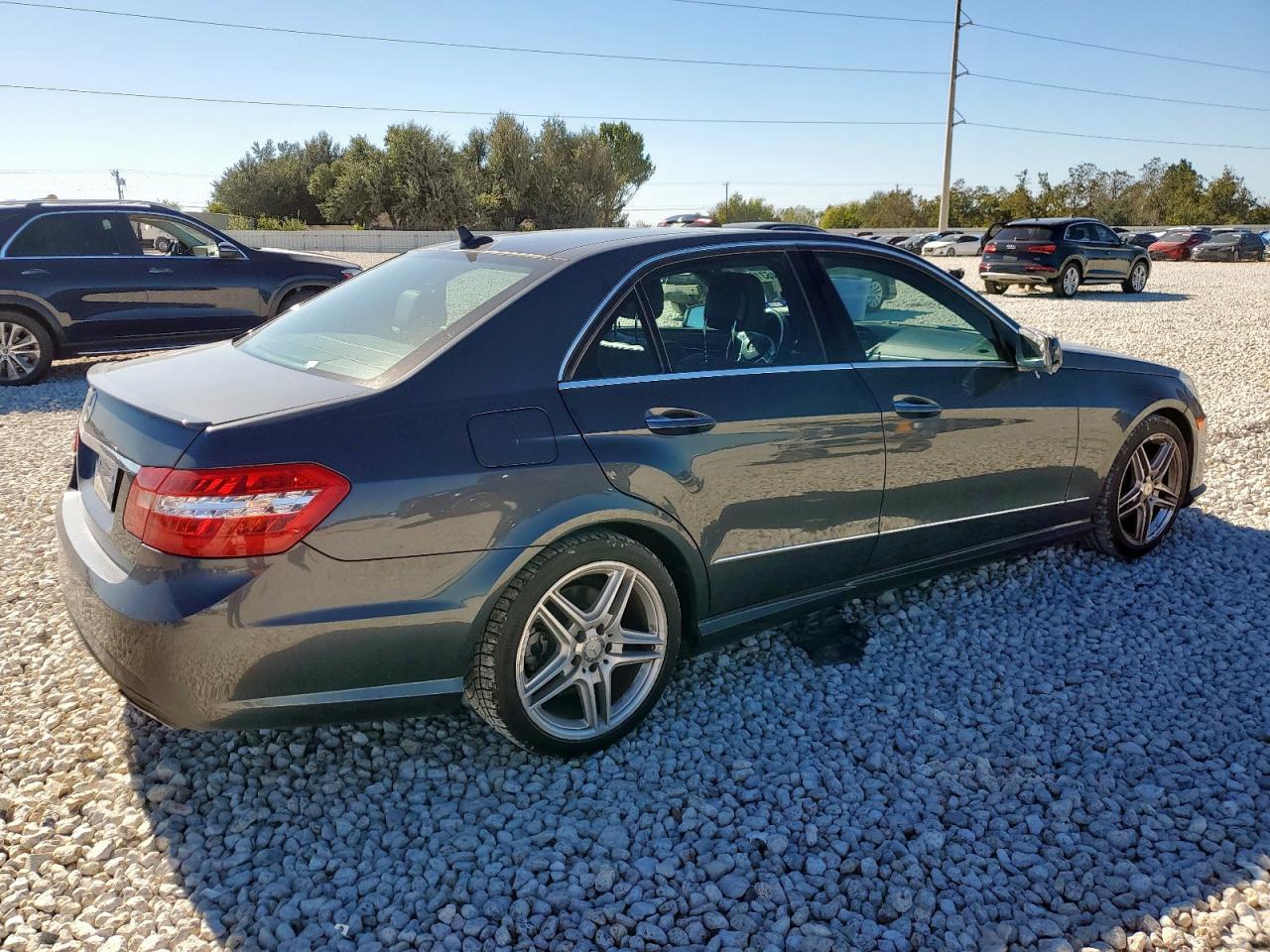 2013 MERCEDES-BENZ E-Class