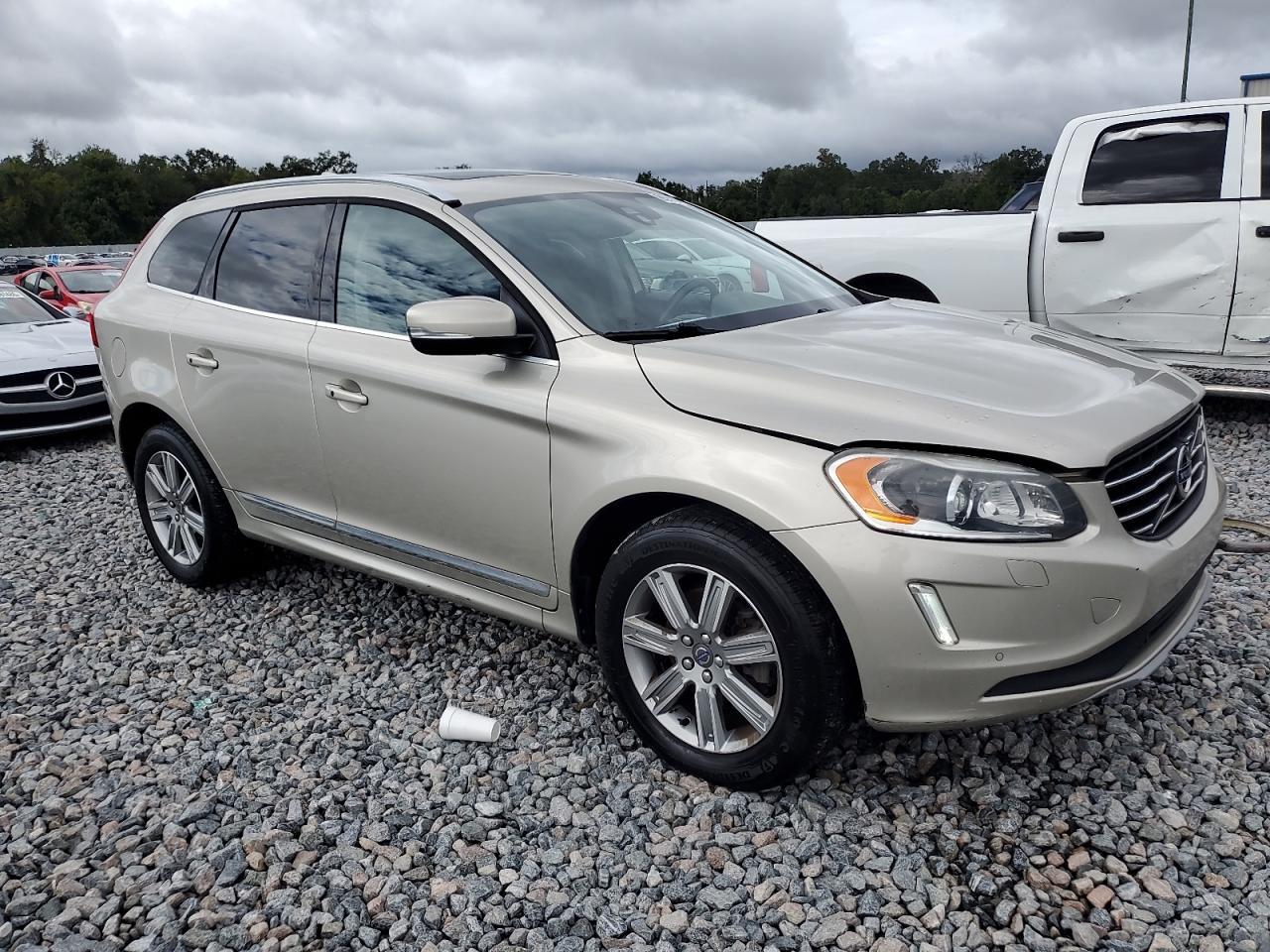 2017 VOLVO XC60