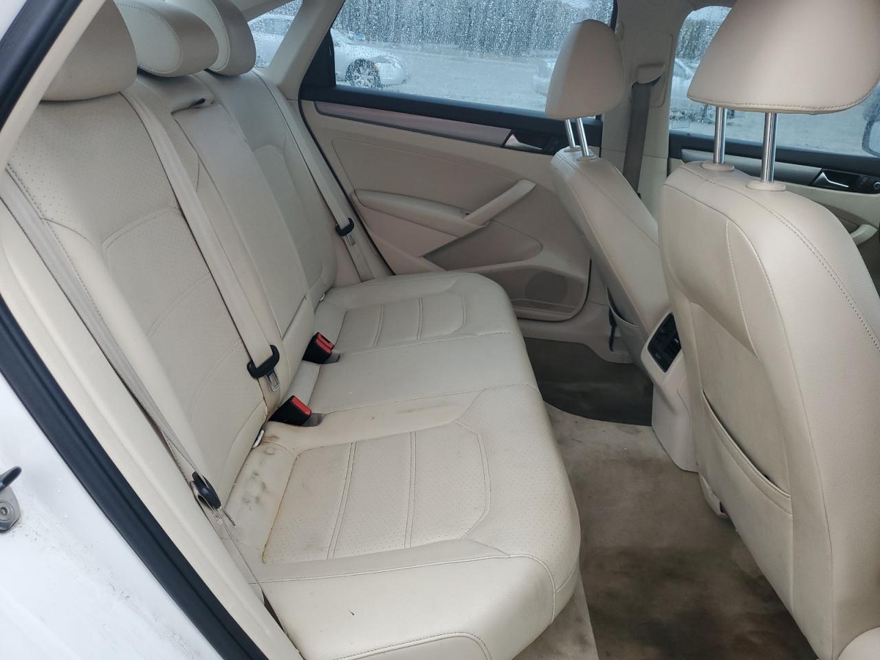 2014 VOLKSWAGEN Passat