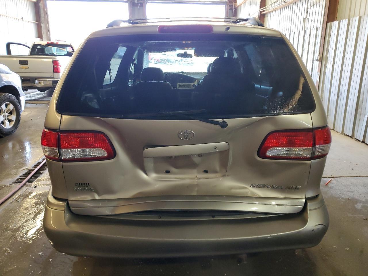 2002 TOYOTA SIENNA