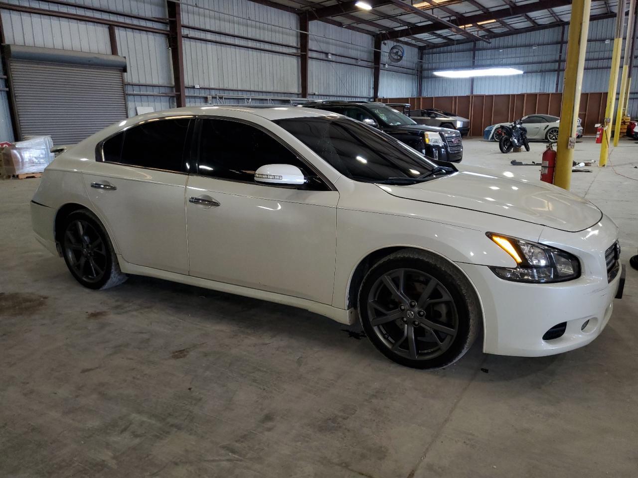 2014 NISSAN Maxima