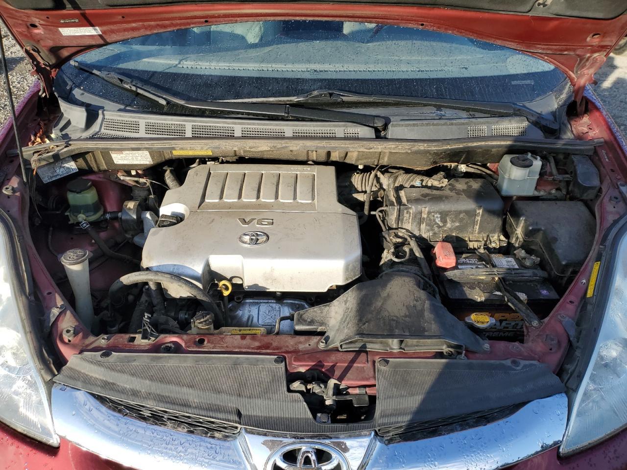 2010 TOYOTA SIENNA