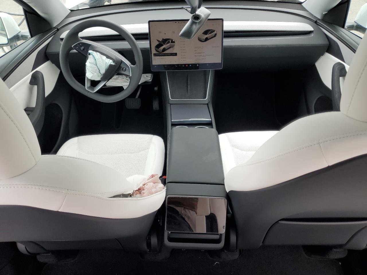 2026 TESLA MODEL Y