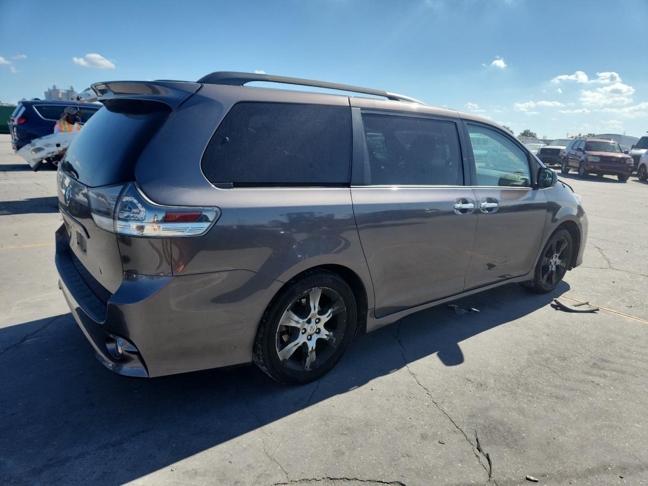 2013 TOYOTA SIENNA