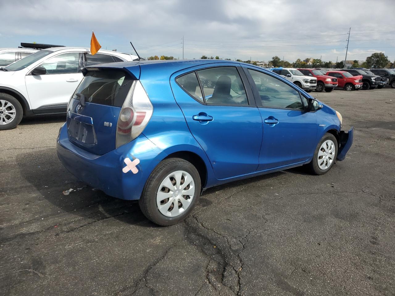 2013 TOYOTA Prius c