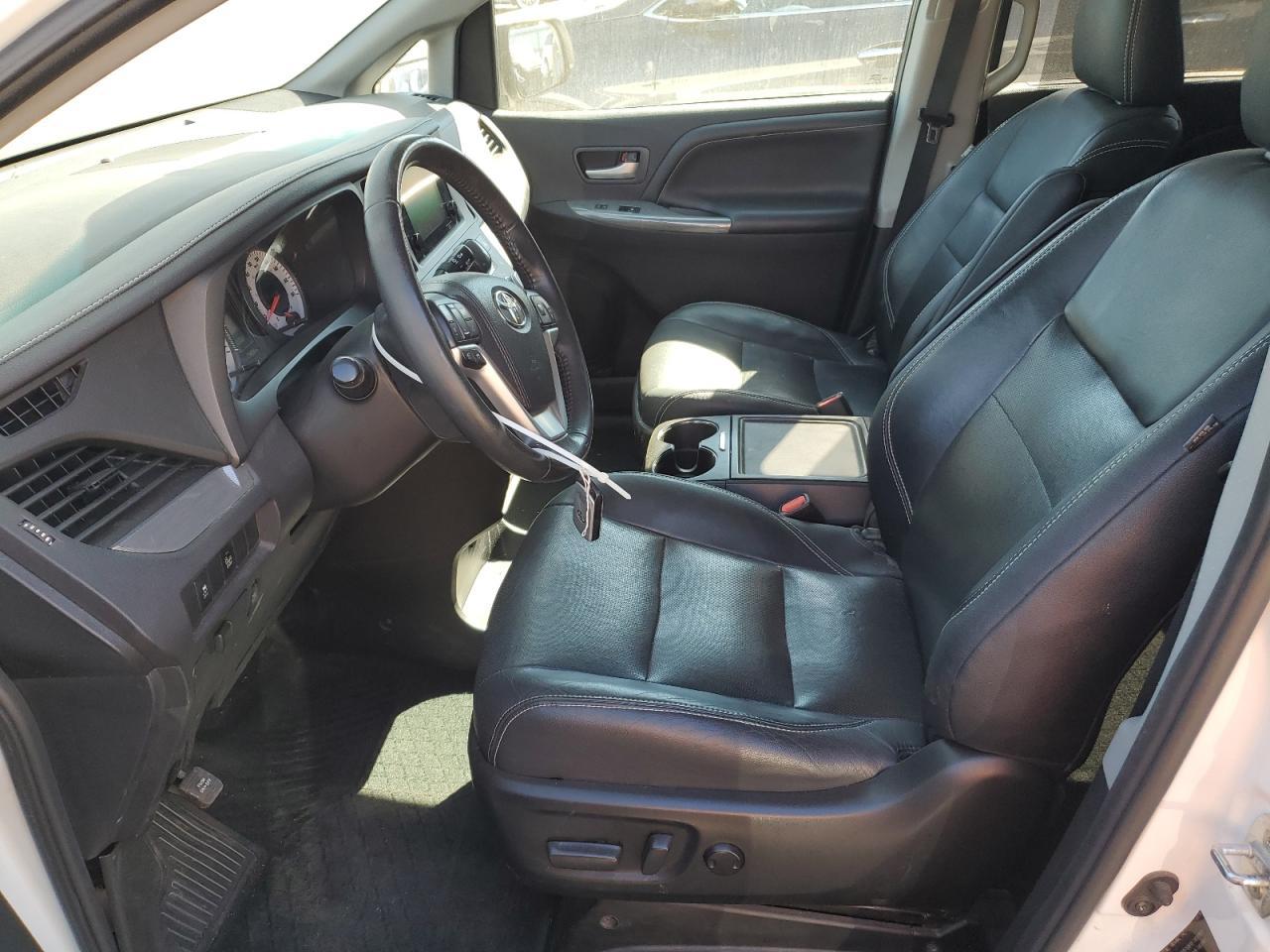 2016 TOYOTA SIENNA