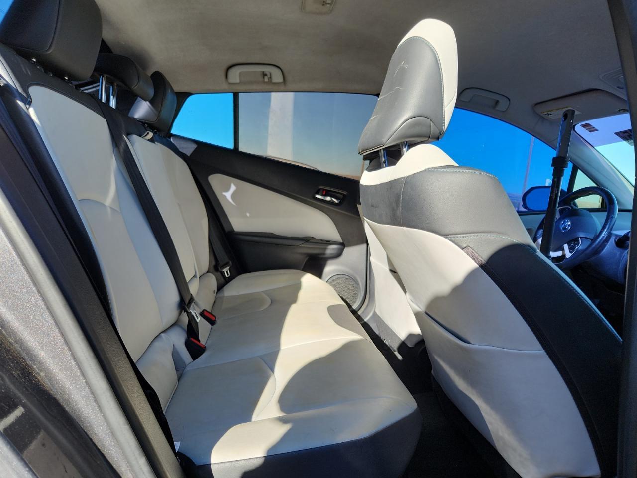 2016 TOYOTA PRIUS