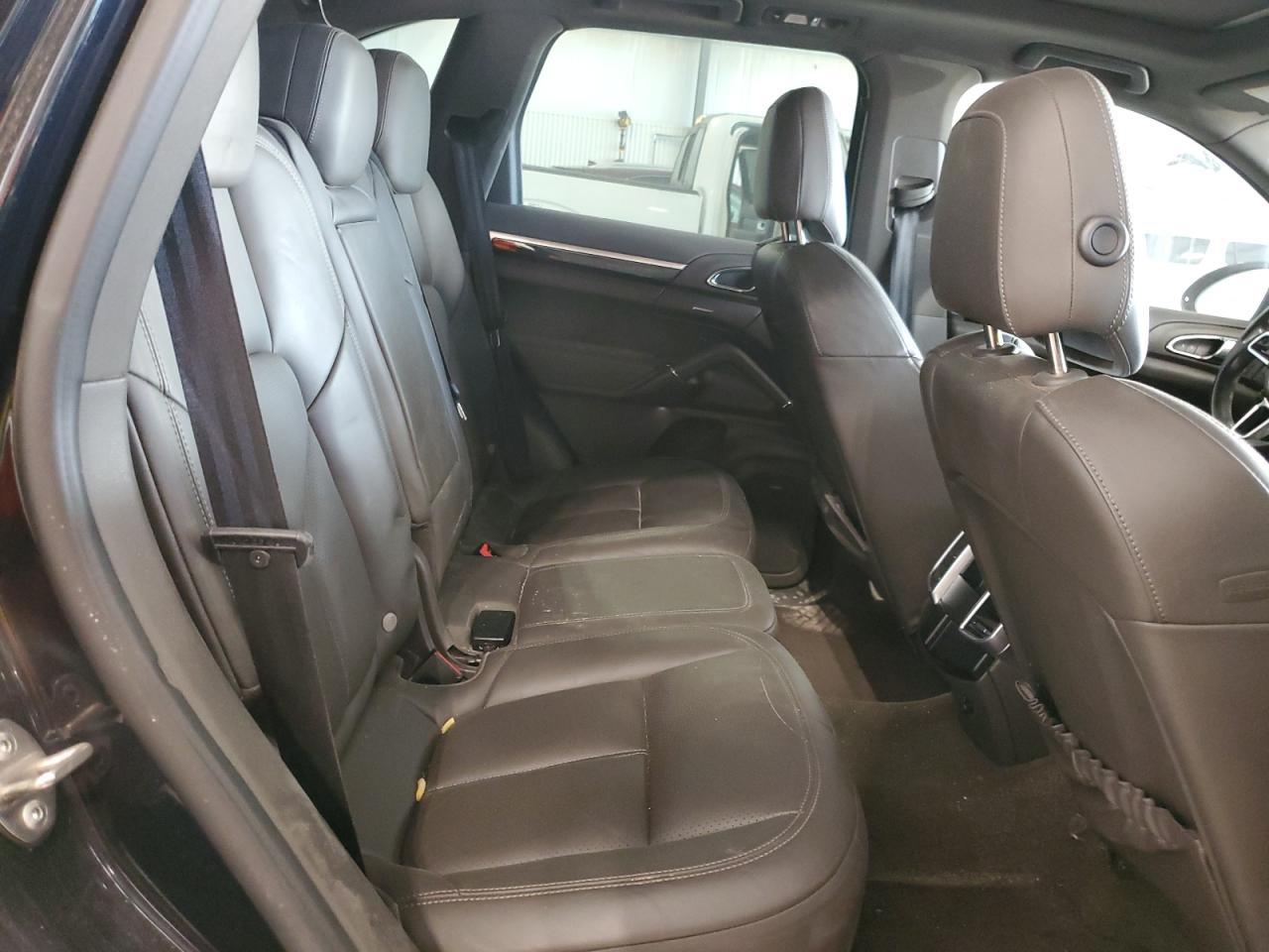 2016 PORSCHE CAYENNE