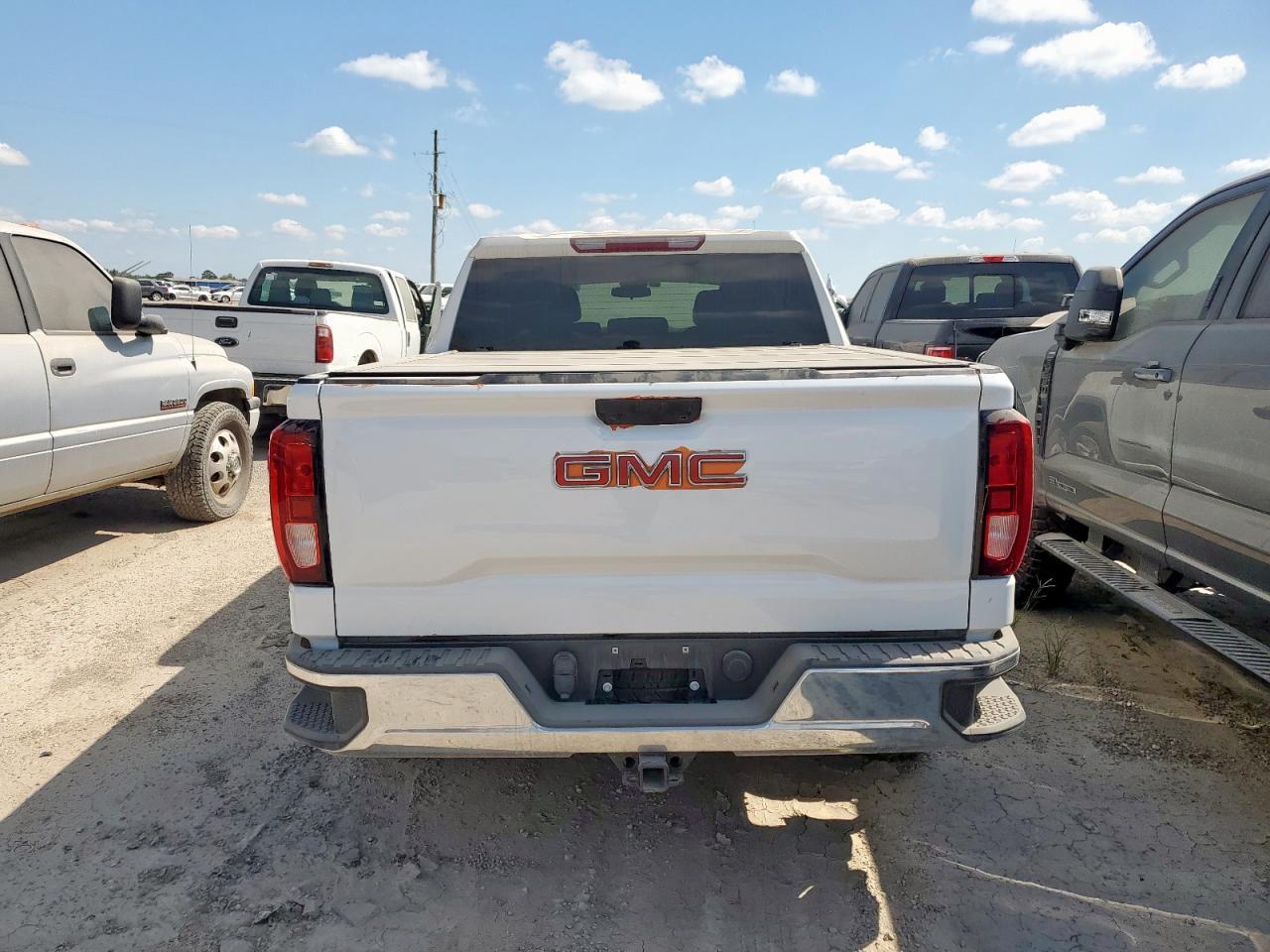 2023 GMC Sierra