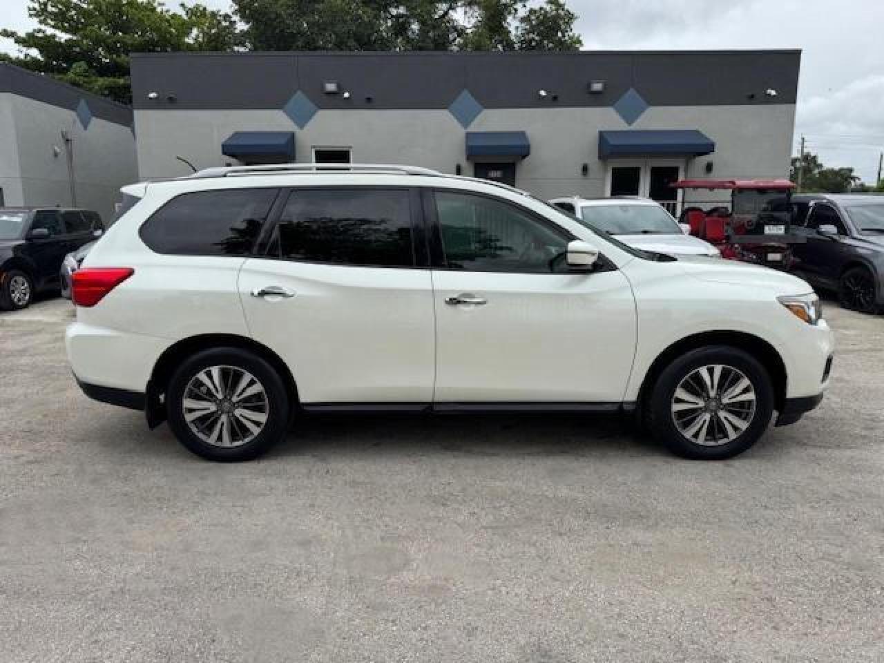 2017 NISSAN PATHFINDER