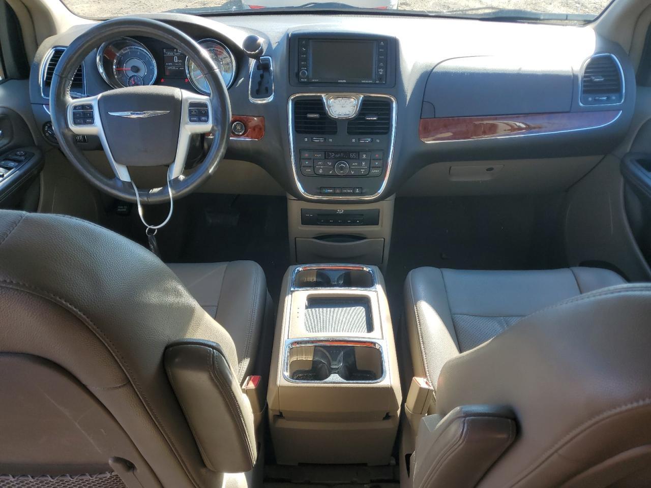 2014 CHRYSLER Town & Country