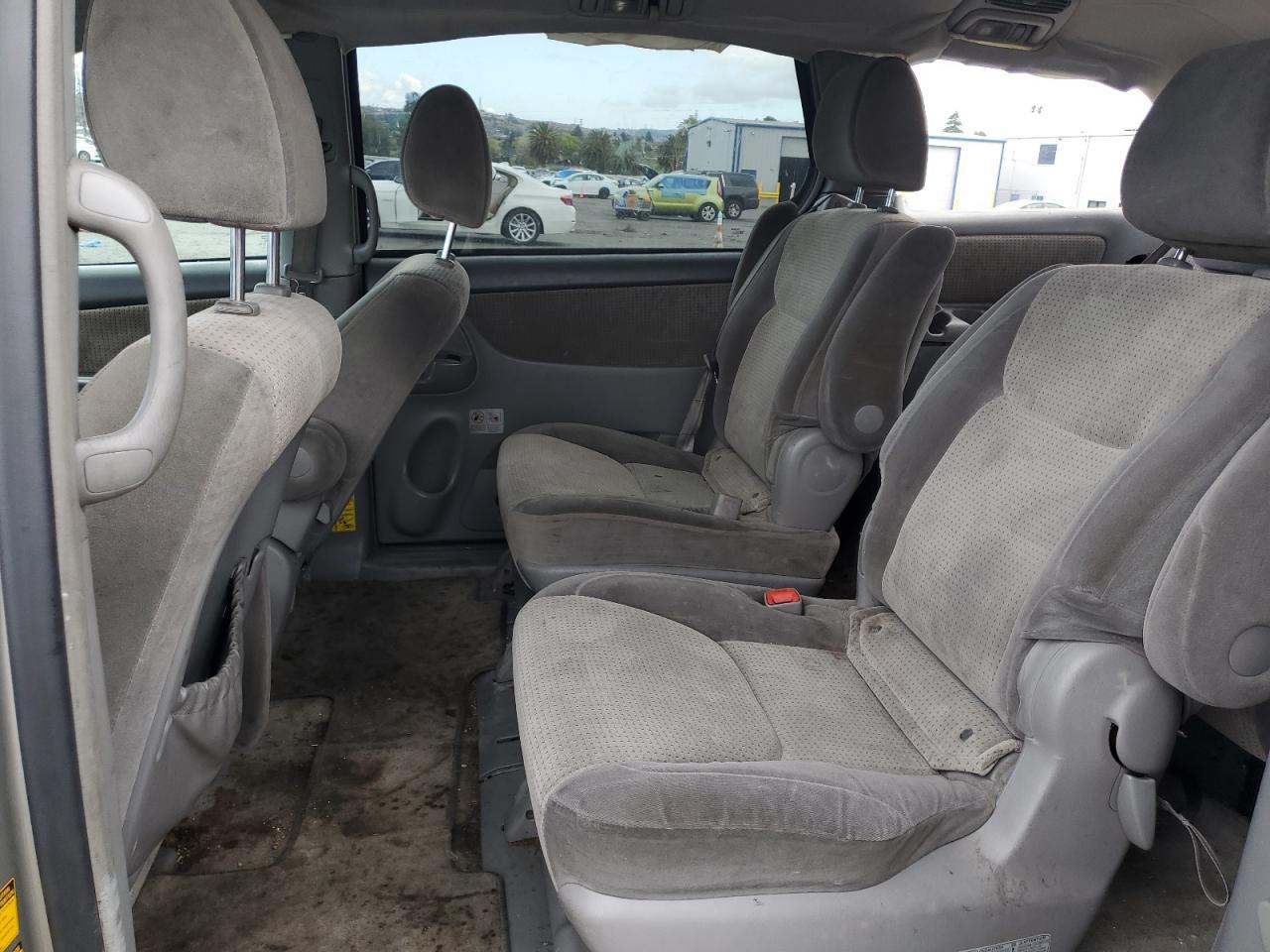 2010 TOYOTA SIENNA