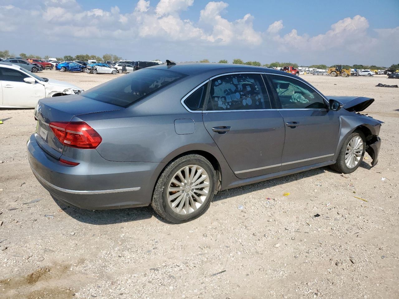 2016 VOLKSWAGEN Passat