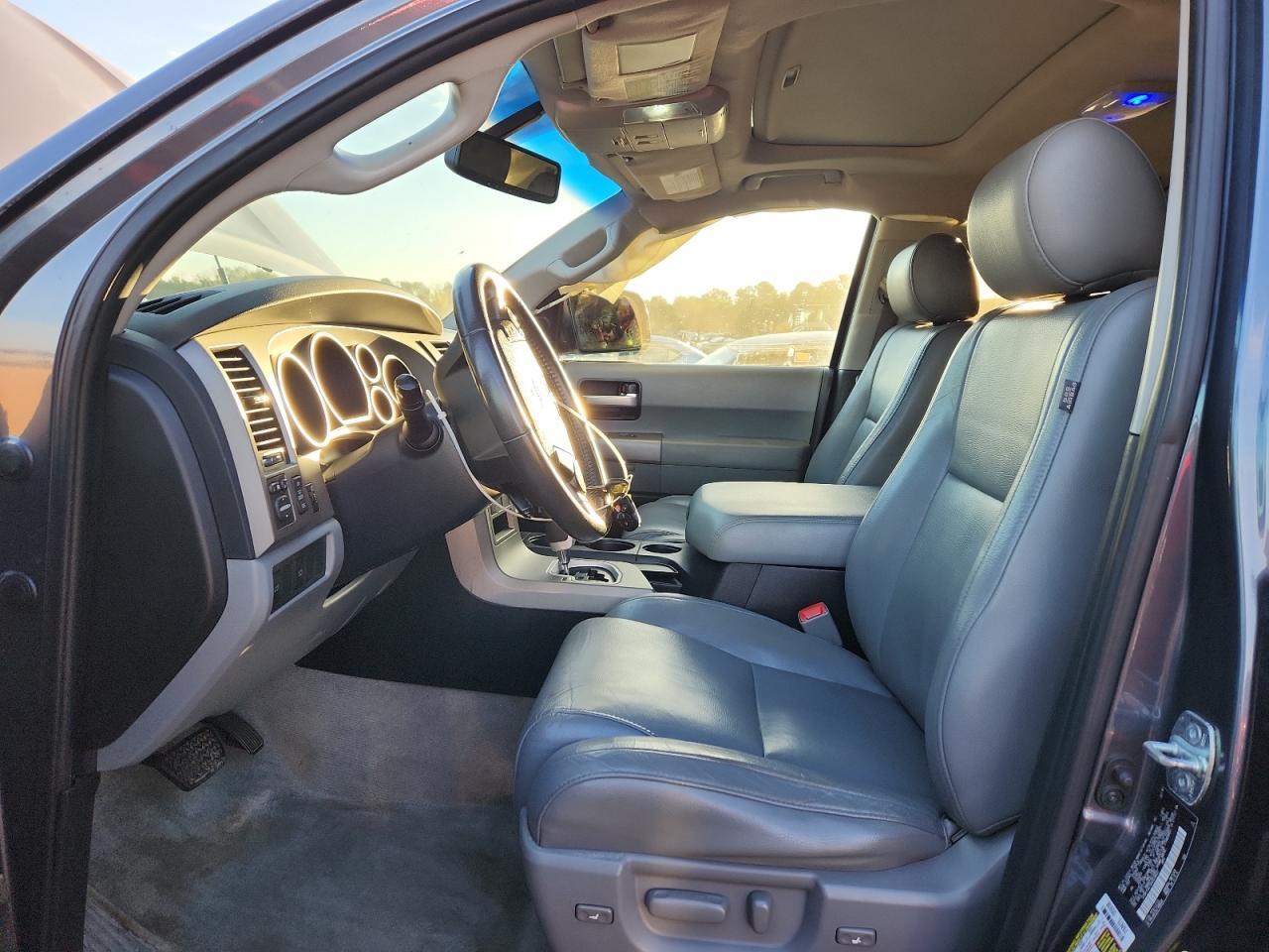2010 TOYOTA Sequoia