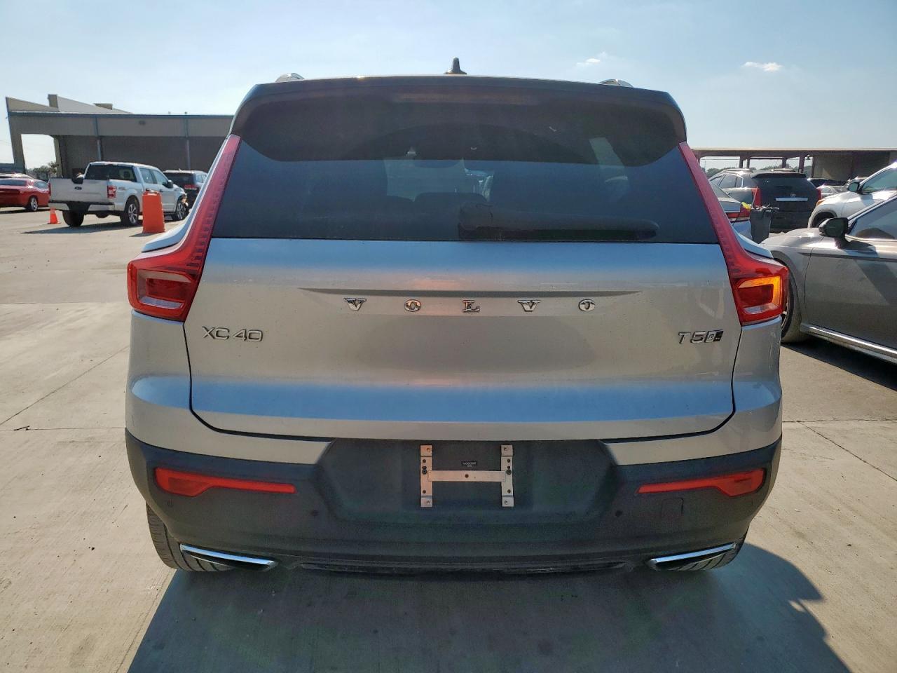 2019 VOLVO XC40