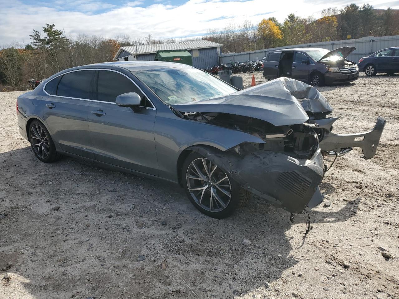 2018 VOLVO S90