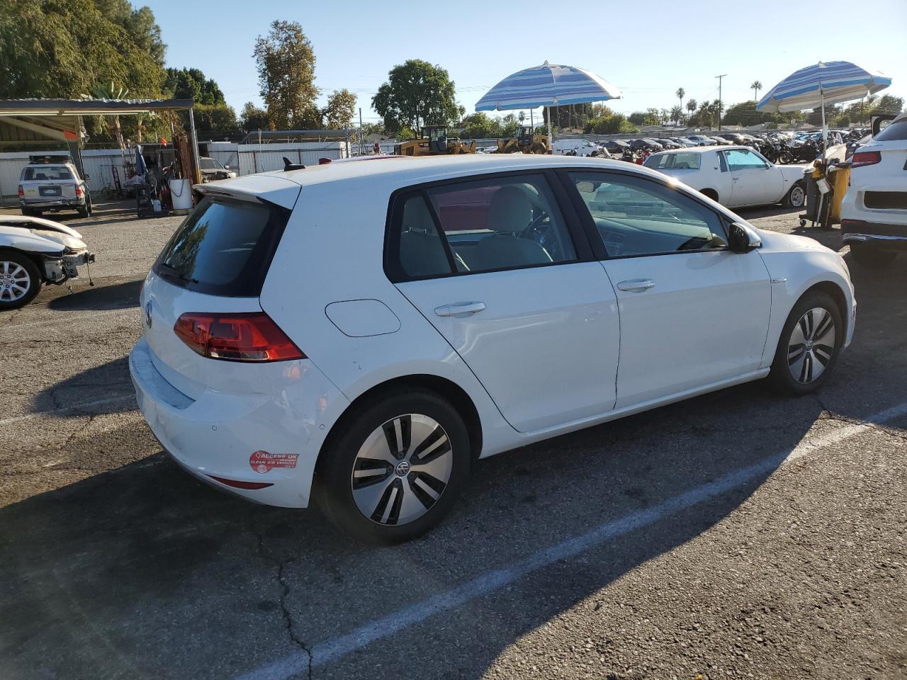 2016 VOLKSWAGEN e-Golf