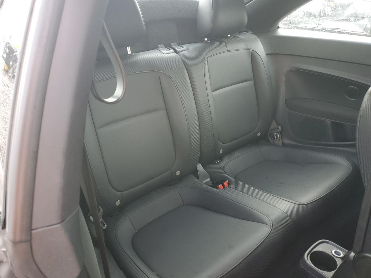 2016 VOLKSWAGEN Beetle