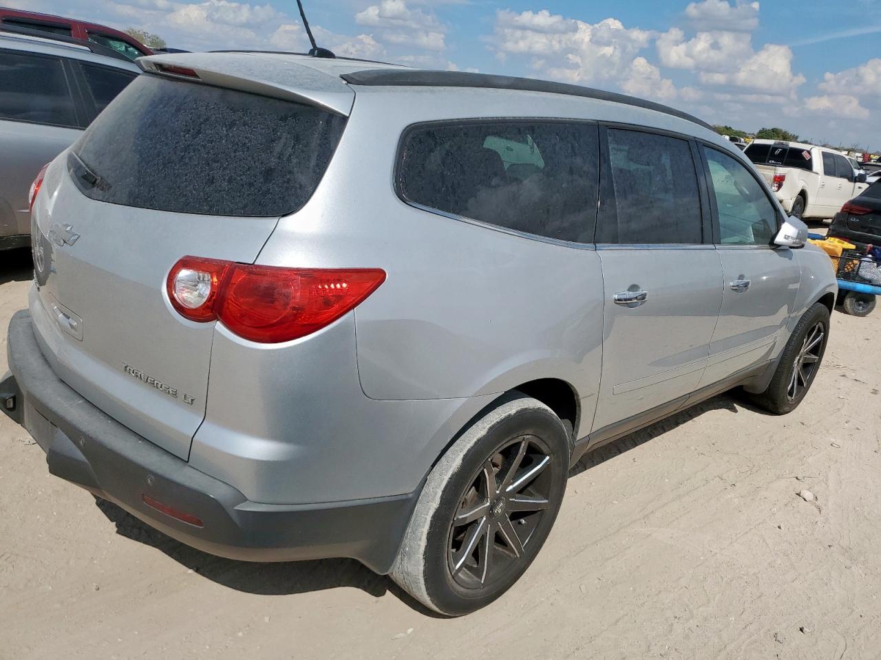 2010 CHEVROLET TRAVERSE