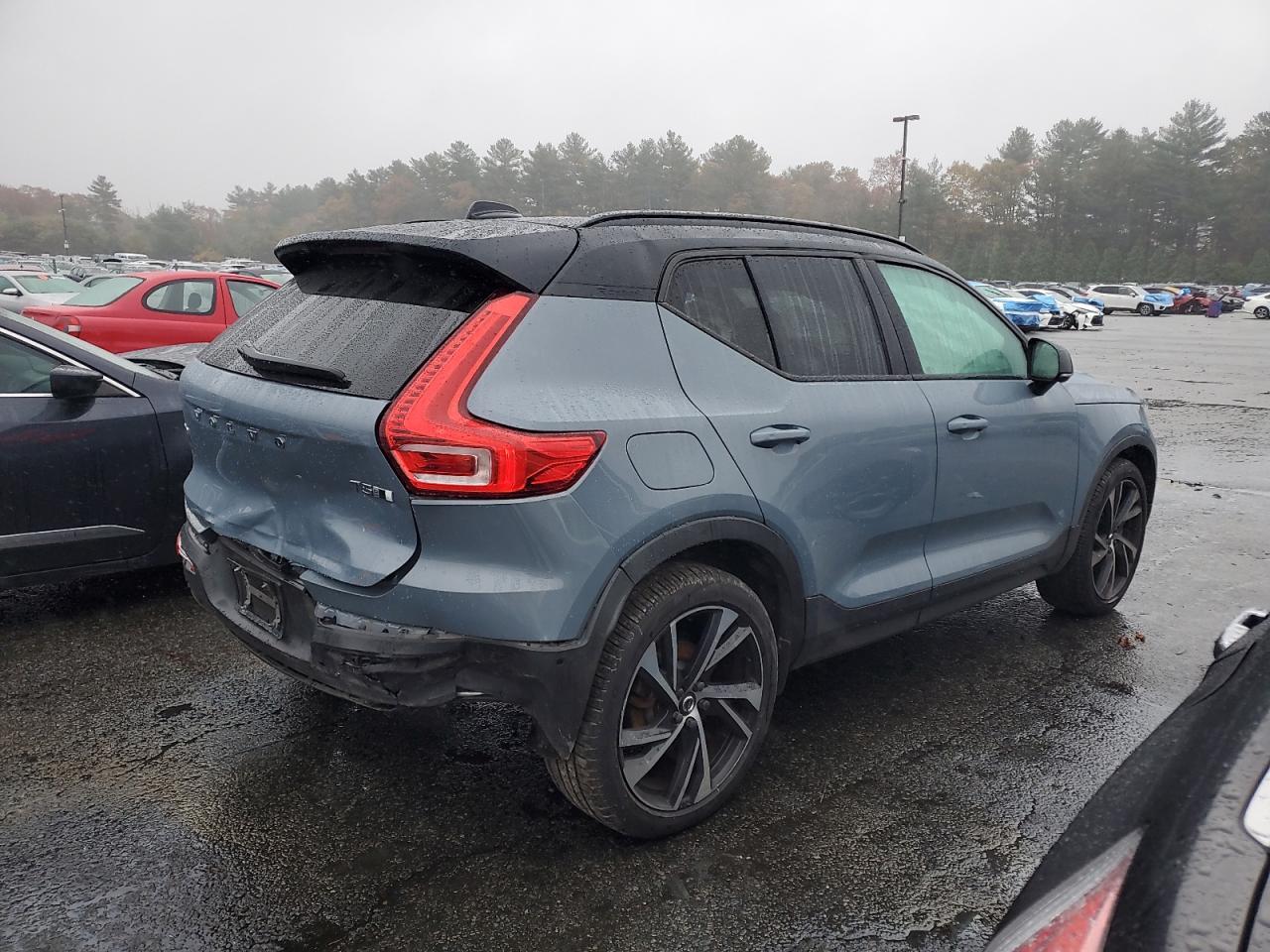 2020 VOLVO XC40